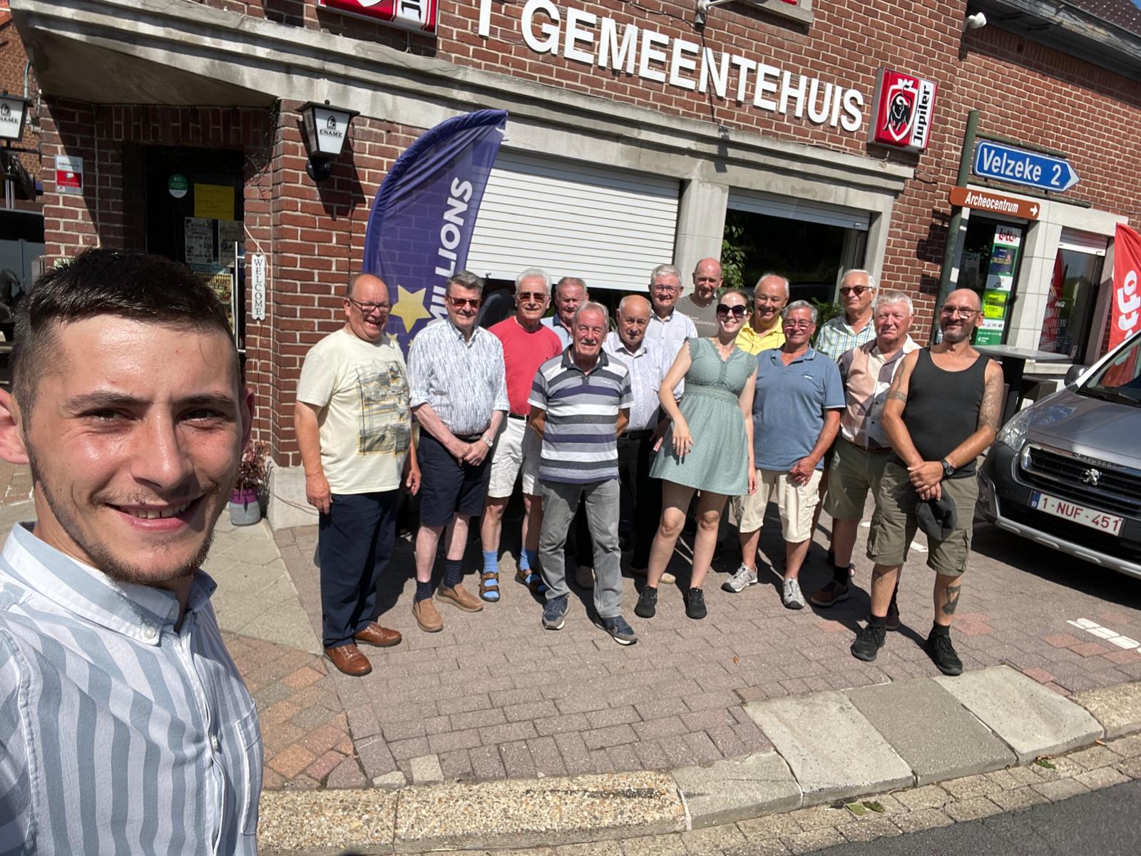 Nicu en Nikita verwelkomen onze club steeds met ongezien enthousiasme in Café 't Gemeentehuis!
